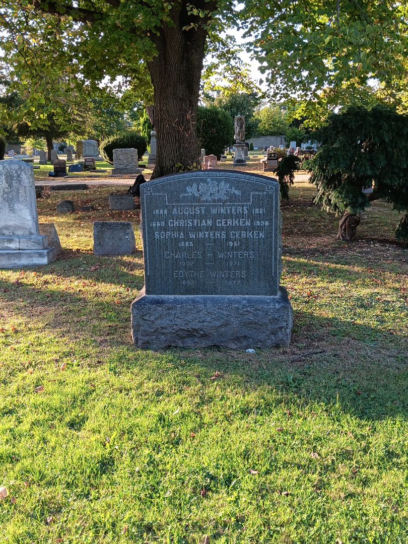 August Winters's grave. Photo 1