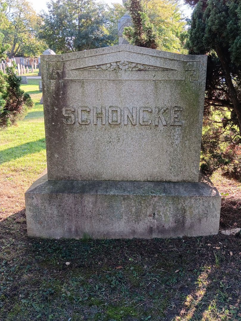 Dora W. Mahoney's grave. Photo 1