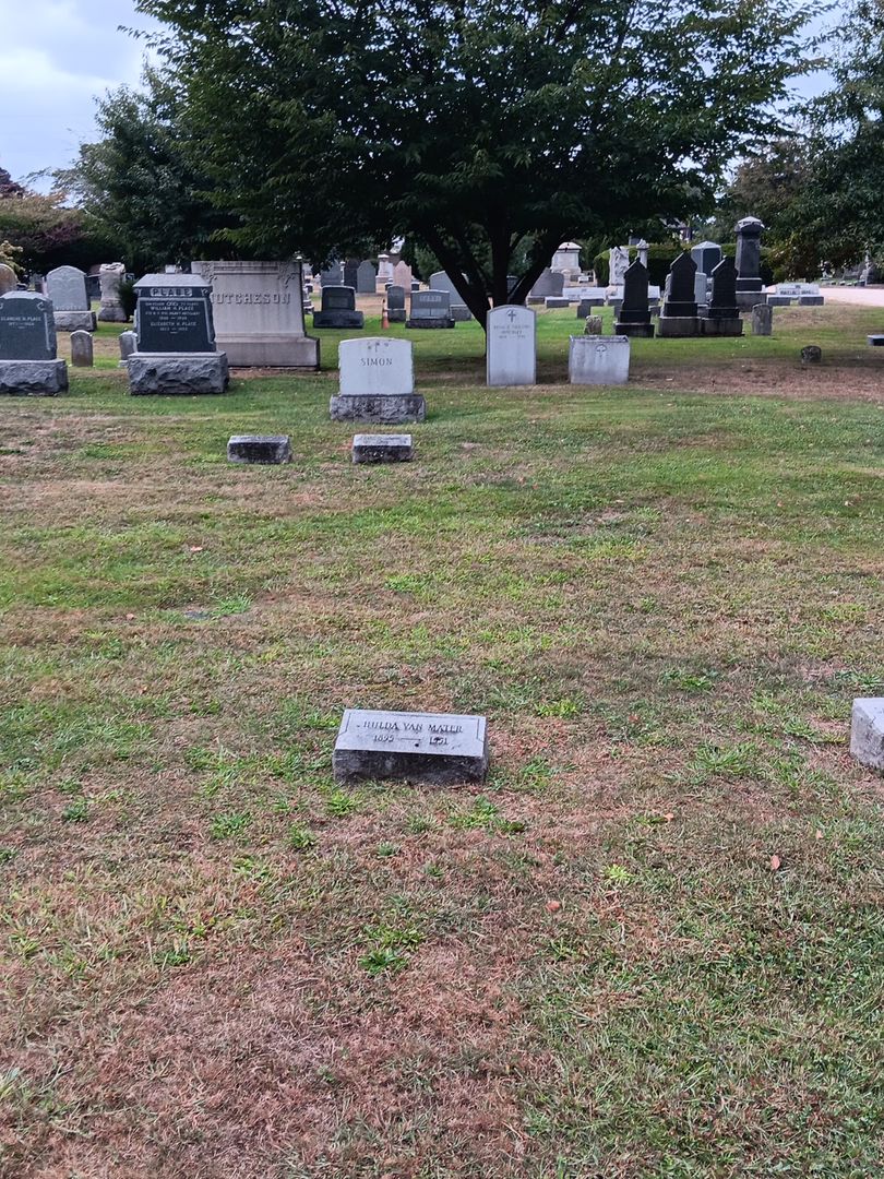 Hulda Van Mater's grave. Photo 1