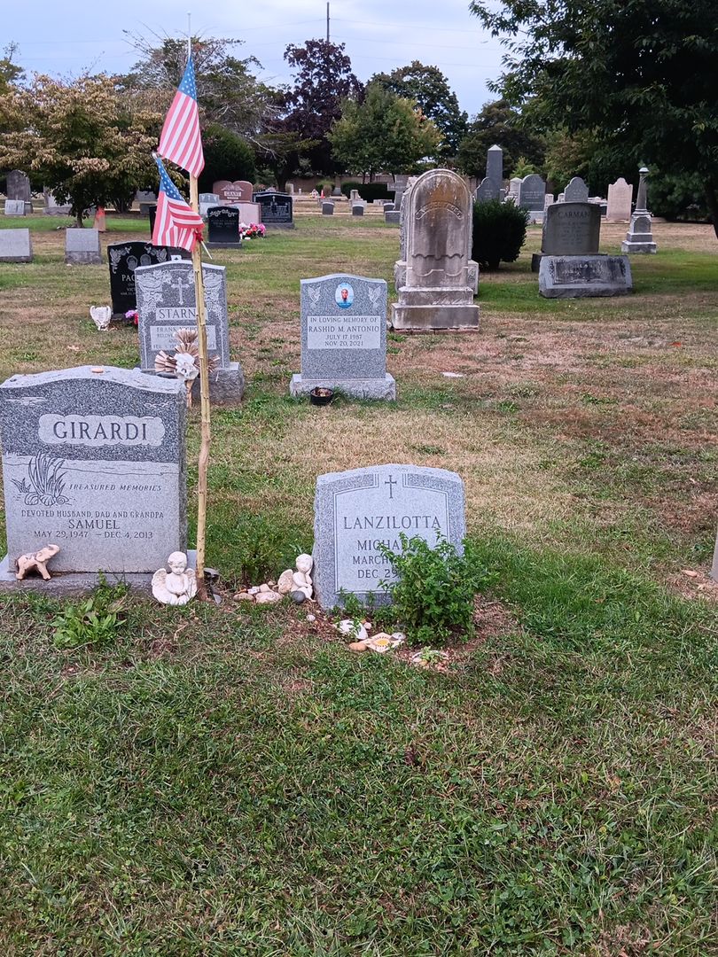 Michael J. Lanzilotta's grave. Photo 1