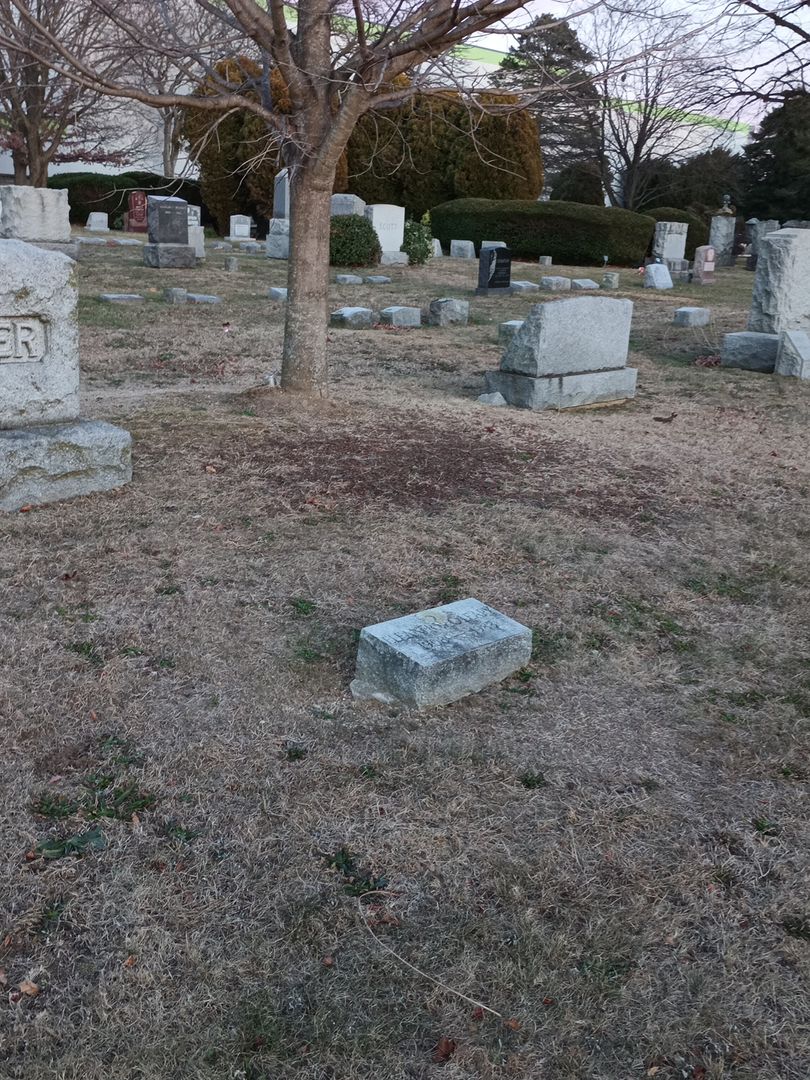 Eleaner W. O'Leary's grave. Photo 1