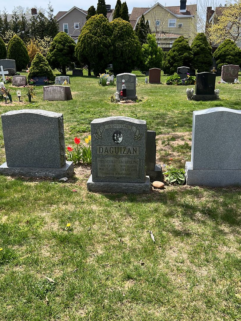 Jacqueline Daguizan's grave. Photo 1
