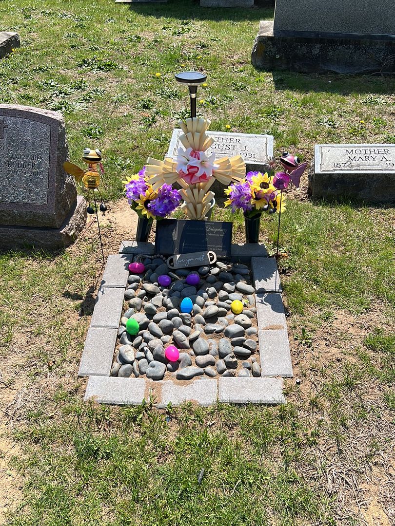 Clemencia Quisquinay's grave. Photo 1