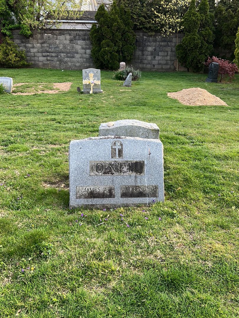 Florence E. O'Neil's grave. Photo 1