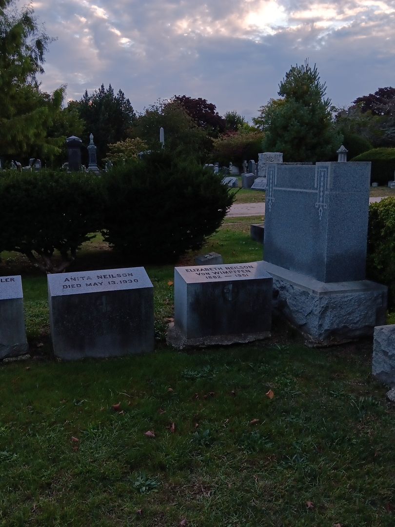 Elizabeth Neilson Von Wimpffen's grave. Photo 1