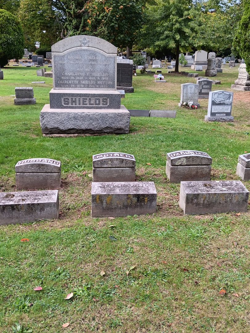 Thomas Finucan's grave. Photo 1