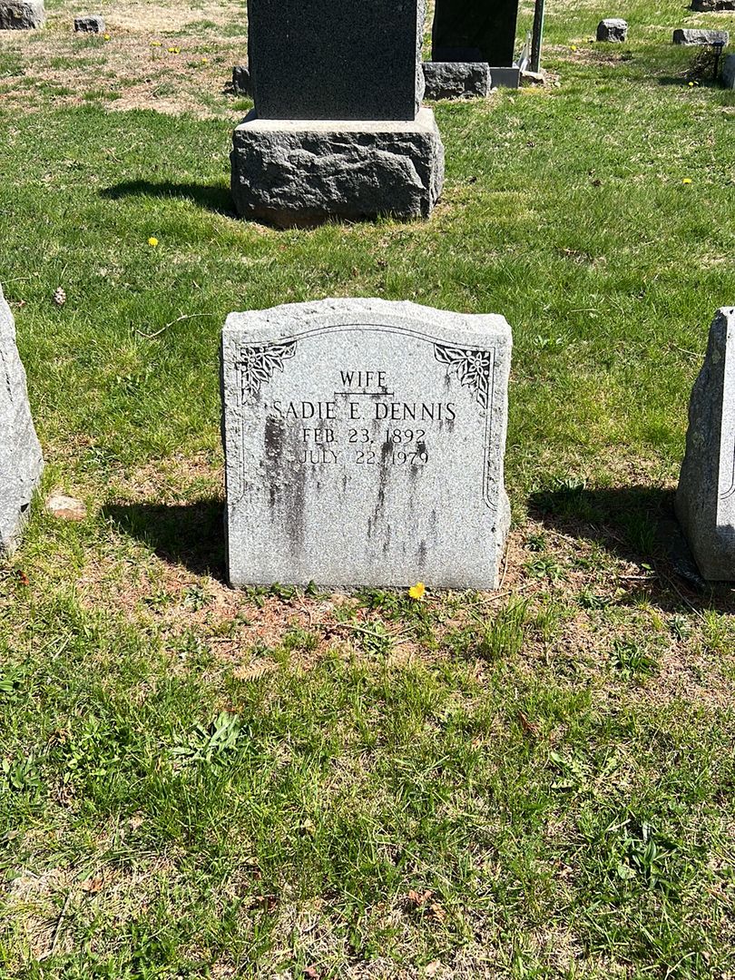 Sadie E. Dennis's grave. Photo 1