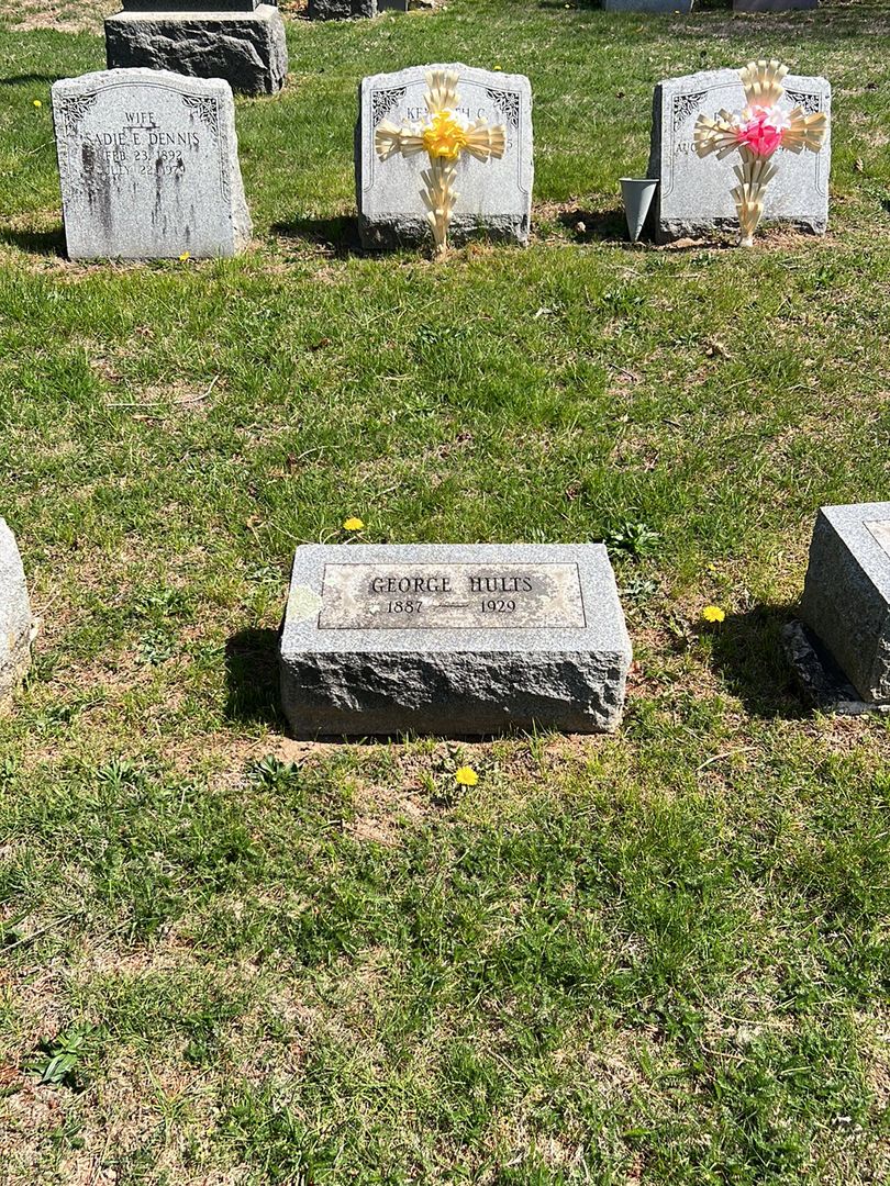 George H. Hults's grave. Photo 1