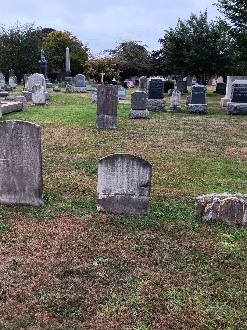 Sarah White's grave. Photo 1