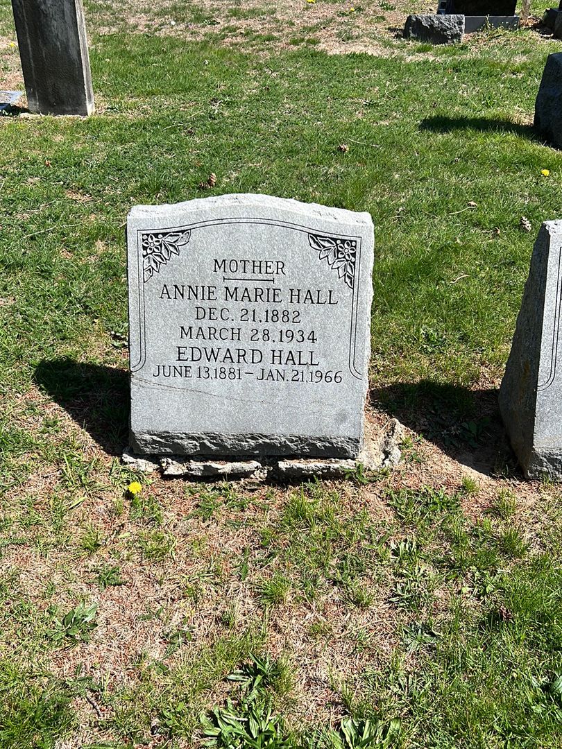 Edward Hall's grave. Photo 1