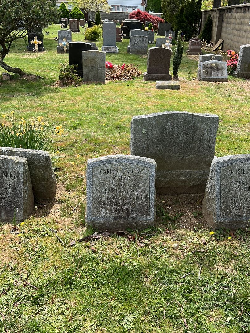 Carlos Lindsay Maher's grave. Photo 1