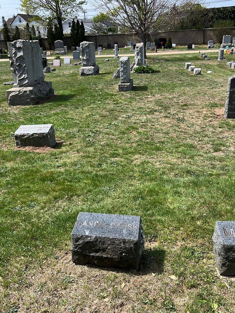 Daniel C. Fisk's grave. Photo 1