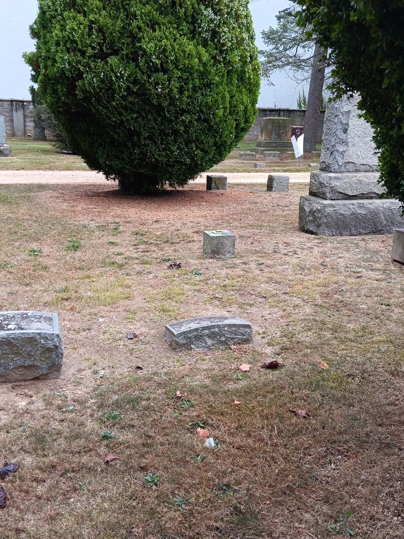 Robert H. Brogan's grave. Photo 1
