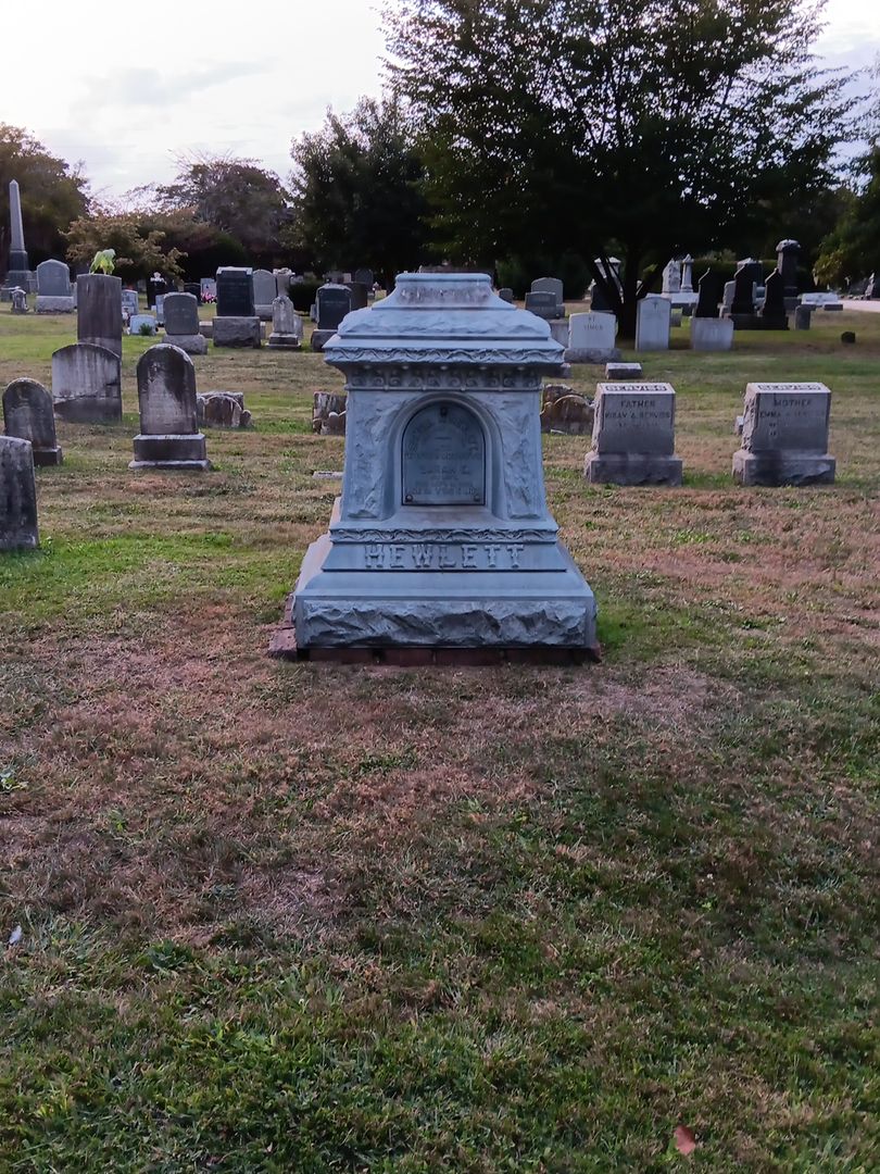 Samuel M. Hewlett's grave. Photo 1
