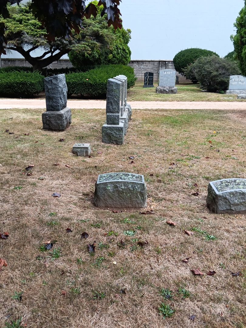 Lucy S. Dalzell's grave. Photo 1