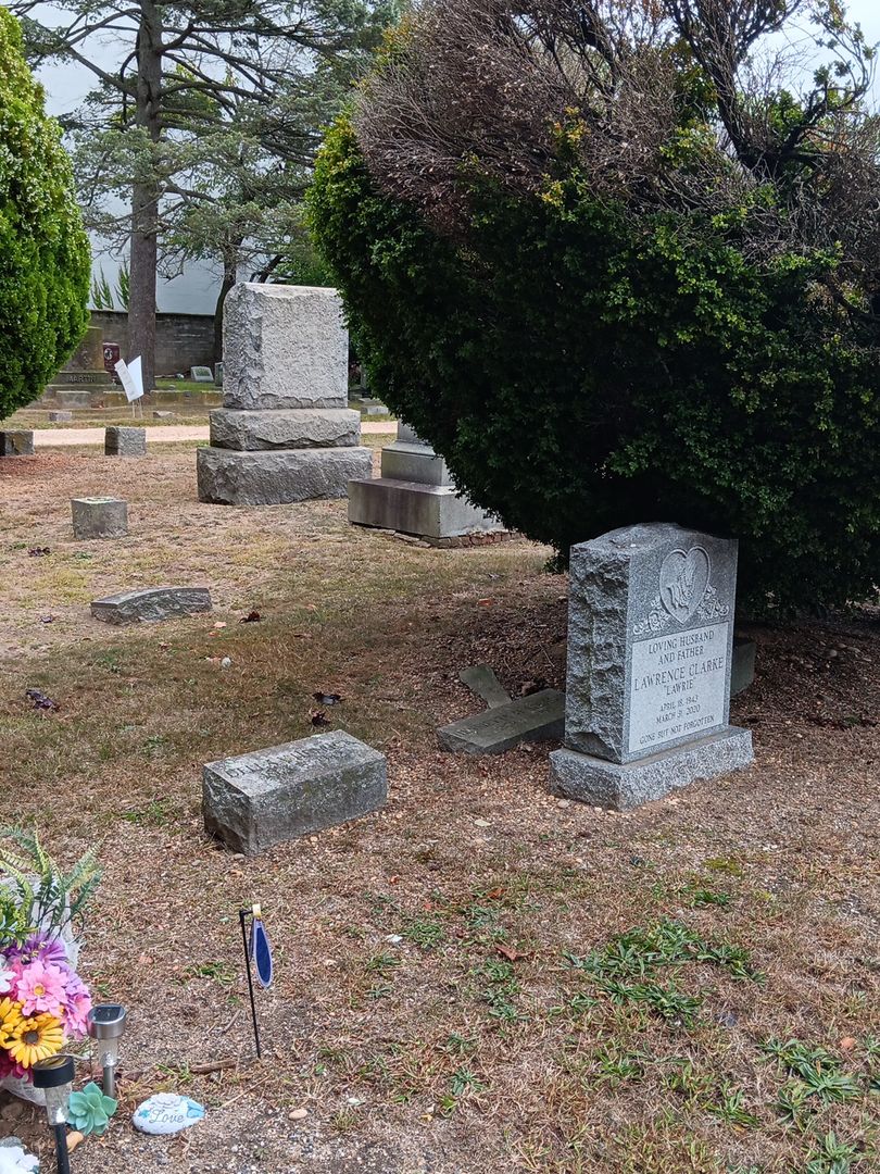 Henrietta H. Sprague's grave. Photo 1