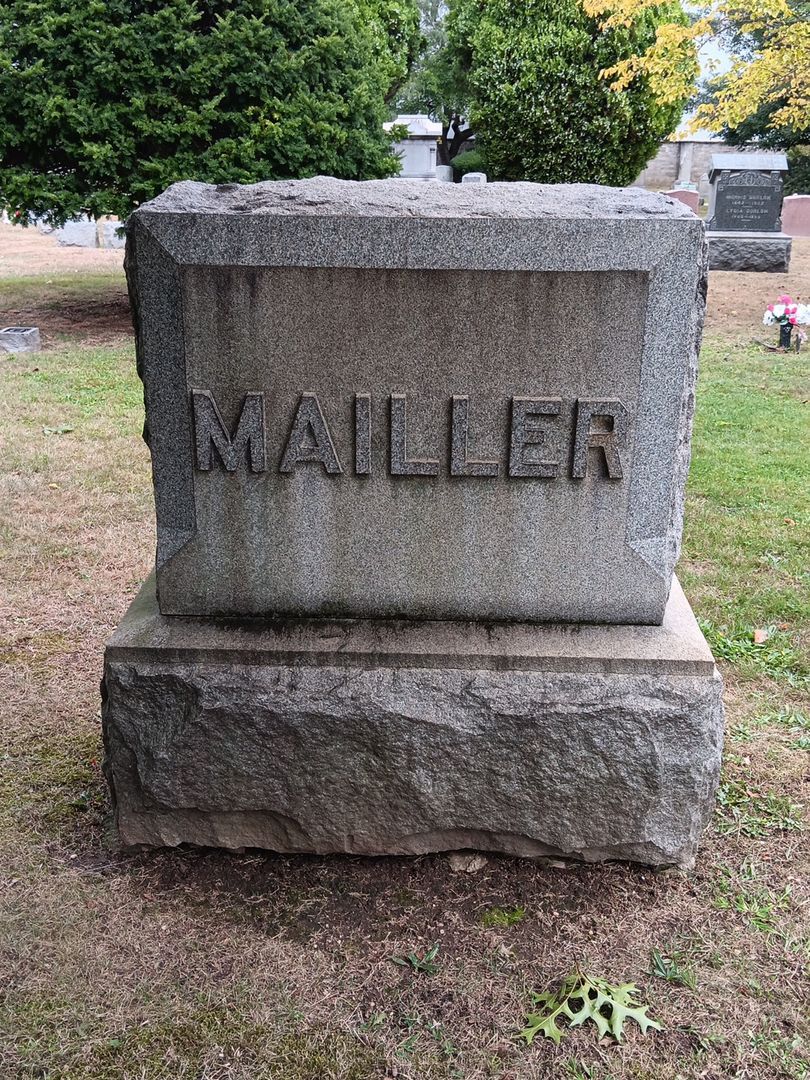 Edward L. Mailler's grave. Photo 1