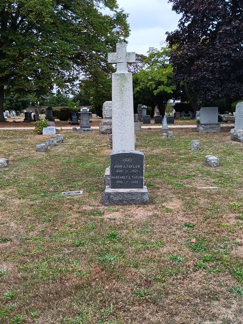 Margaret L. Taylor's grave. Photo 1