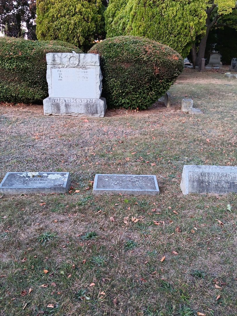 Lillian Hague's grave. Photo 1