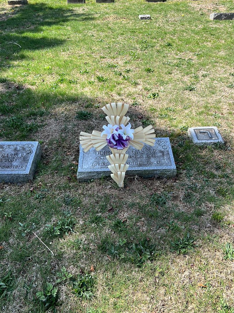 Dennis R. Gasser's grave. Photo 1