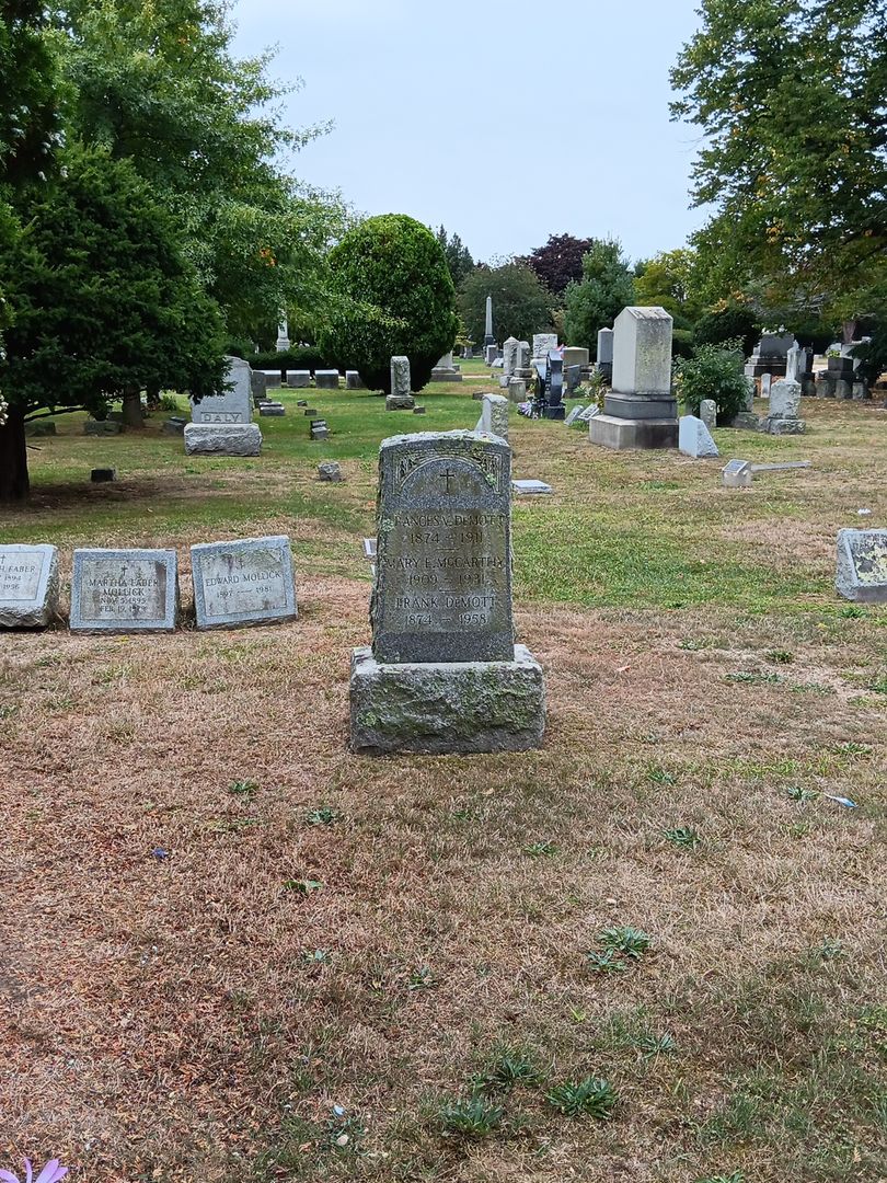 Mary E. McCarthy's grave. Photo 1
