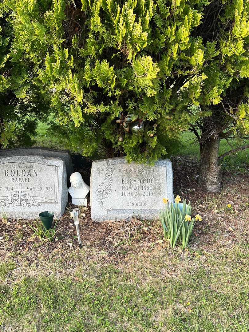 Elisa Yejo's grave. Photo 1
