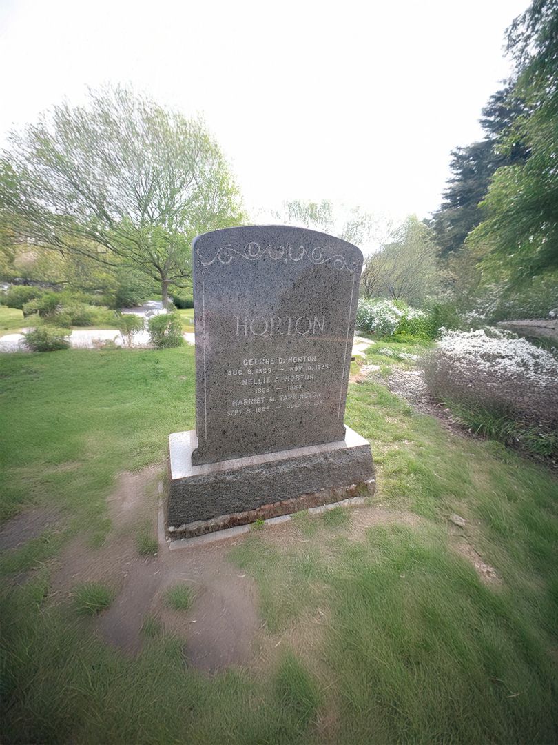 Harriet M. Tarkington's grave. Photo 1