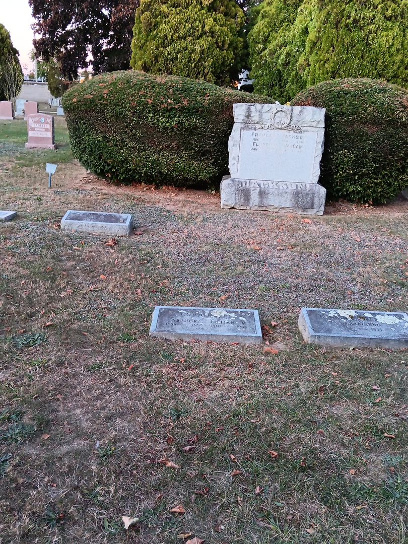 Lillian M. Cordingley's grave. Photo 1