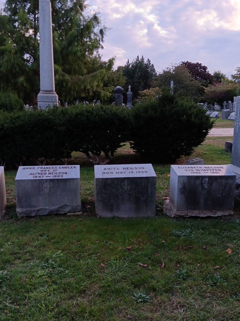 Anita Neilson's grave. Photo 1