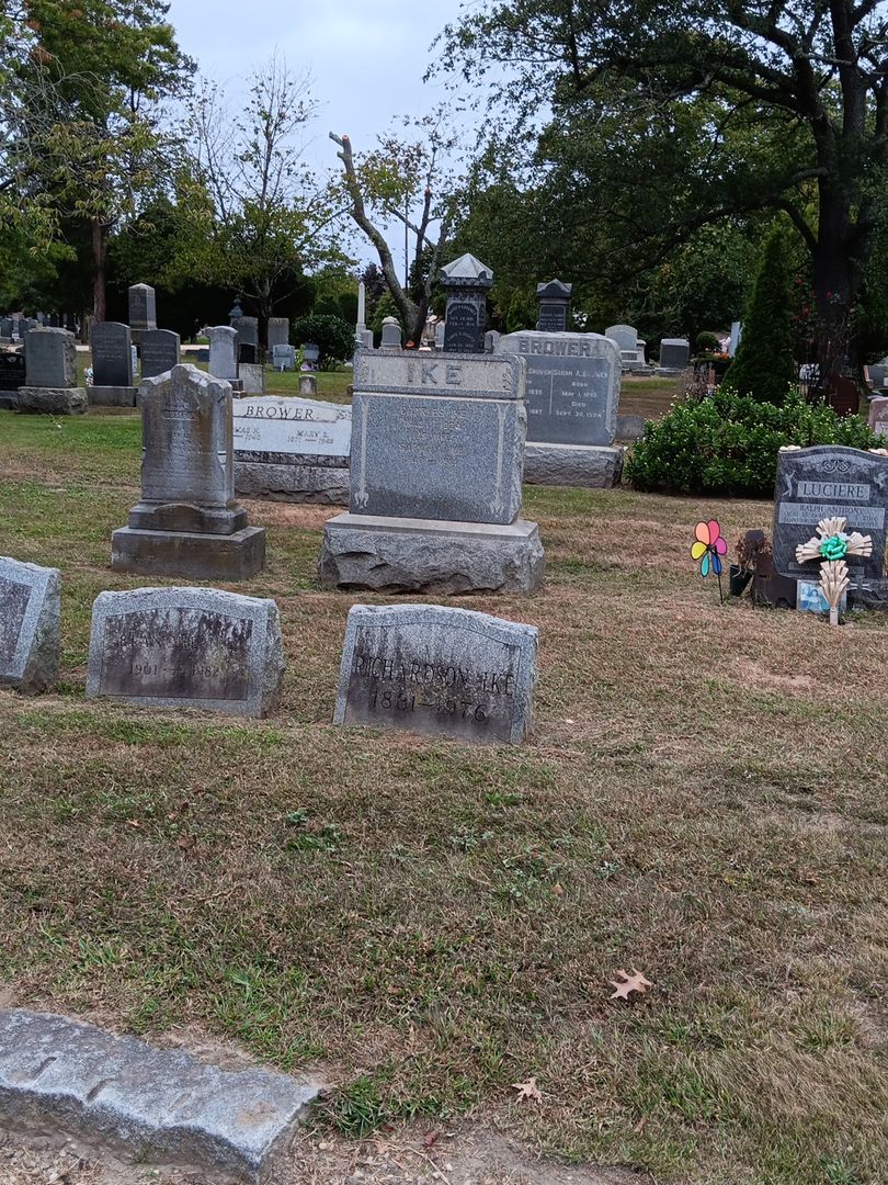 Richardson Ike's grave. Photo 1